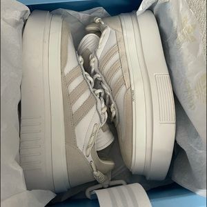 Ivy Park Super Sleek 72’s